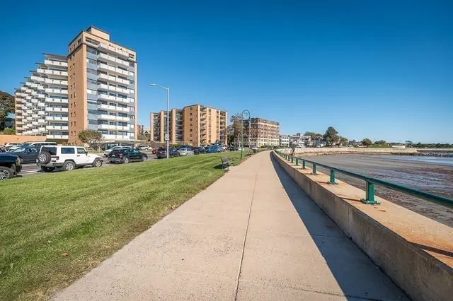 300 Lynn Shore Dr #307