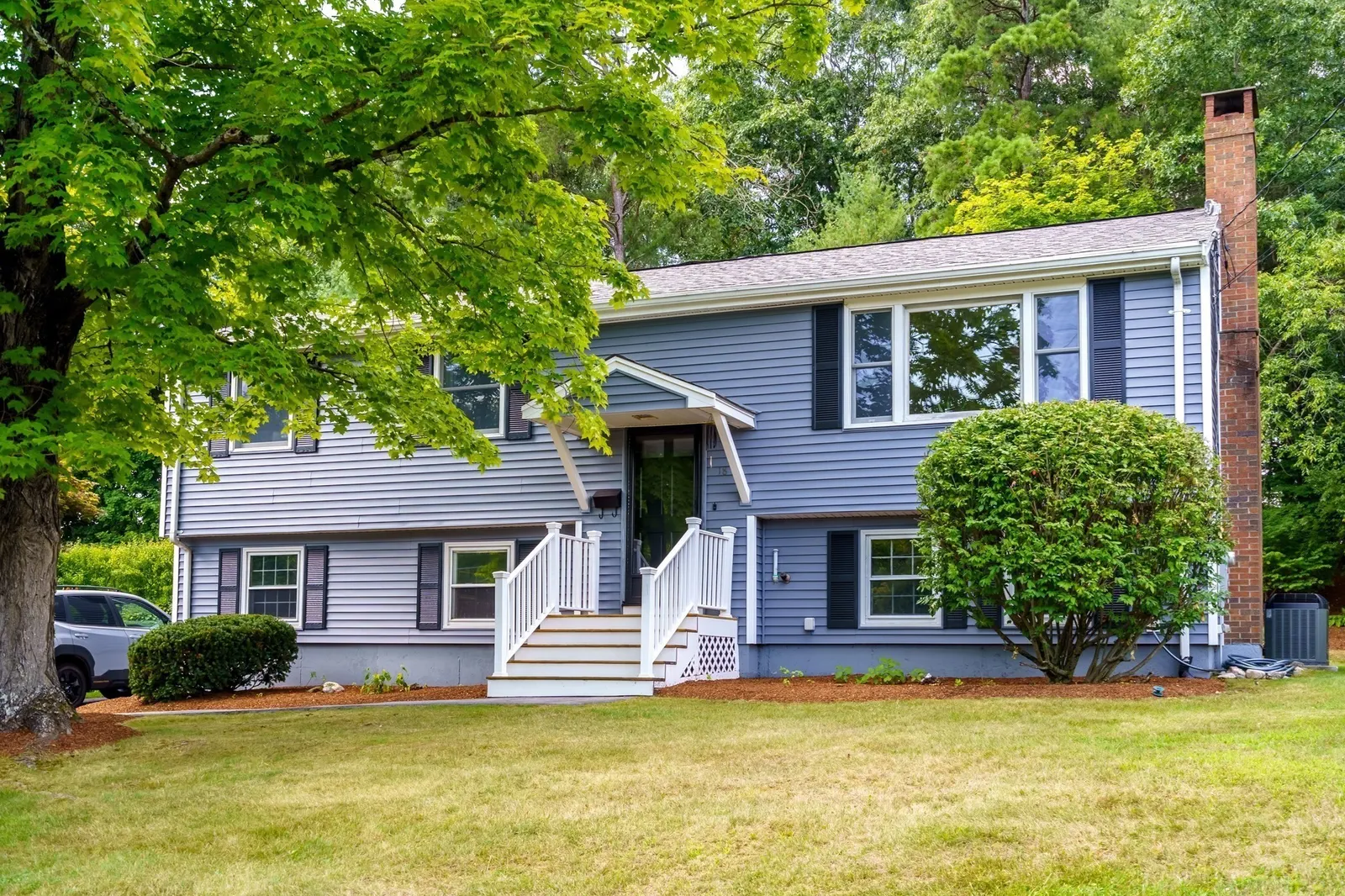 18 Ruthellen Road, Hudson