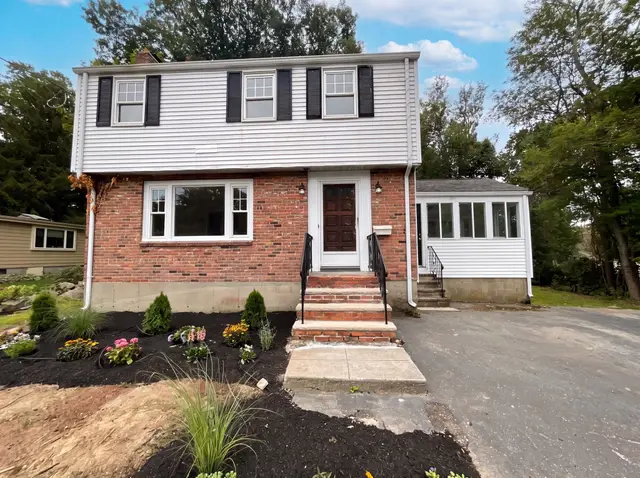 48 Woodlawn St