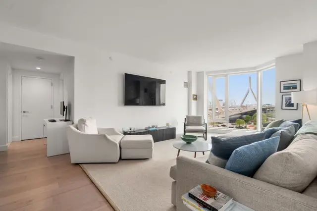 100 Lovejoy Wharf #7J