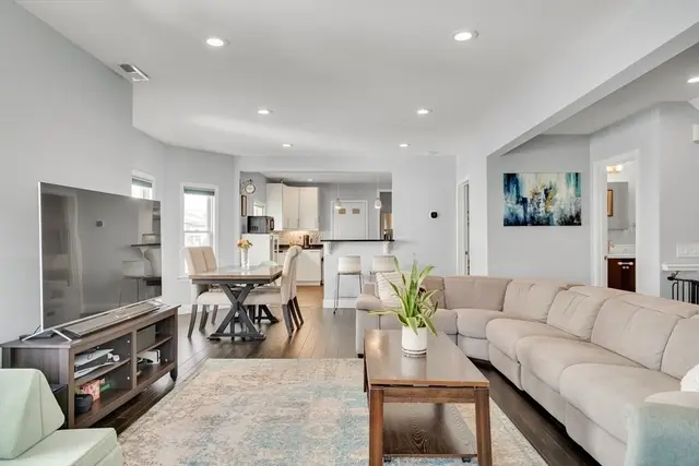 11 Lexington St #11