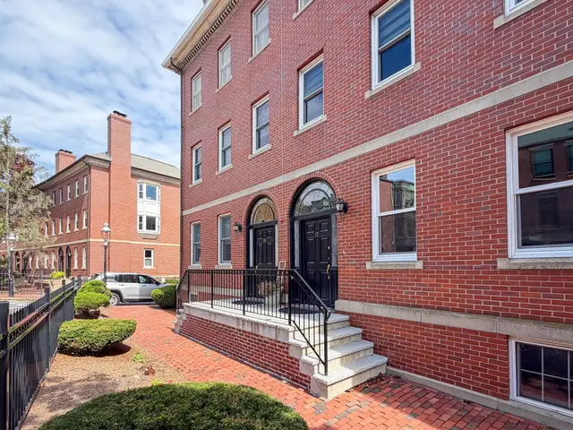 17 Main St #17
