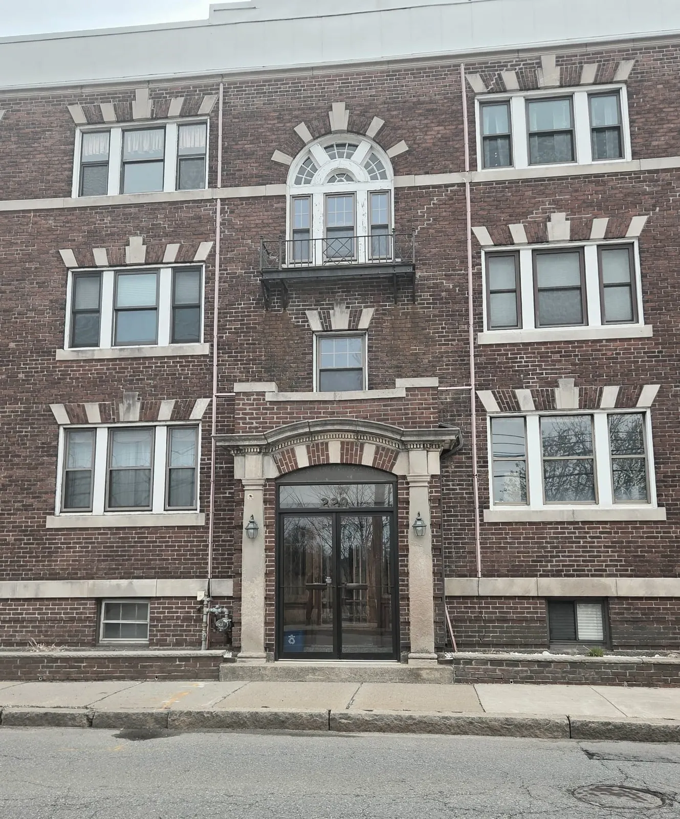 229 Washington Ave #3A, Winthrop