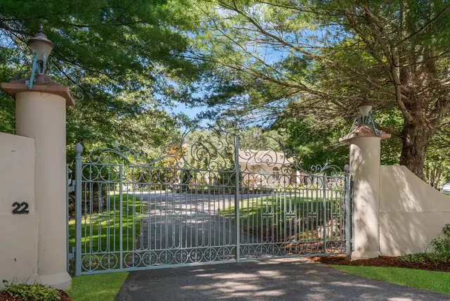 22 Brook View Dr