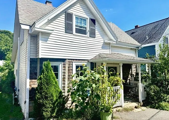 8 May Street, Beverly