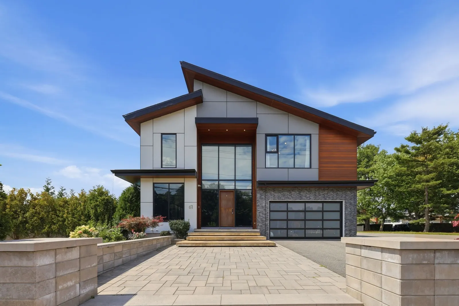 61 Walnut St, Saugus