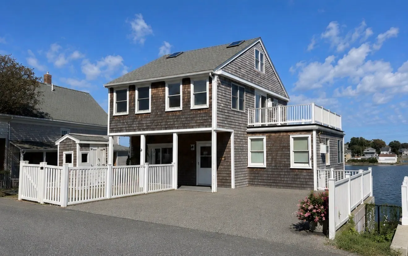 119 Bay St #A, Hull
