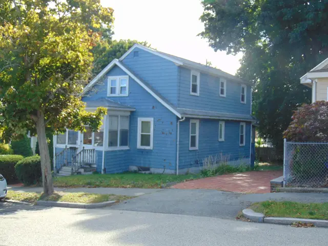 152 Holbrook Rd