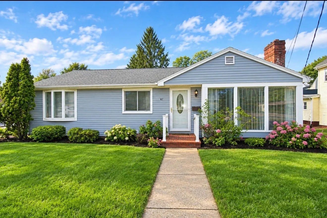 67 Andover St, Peabody
