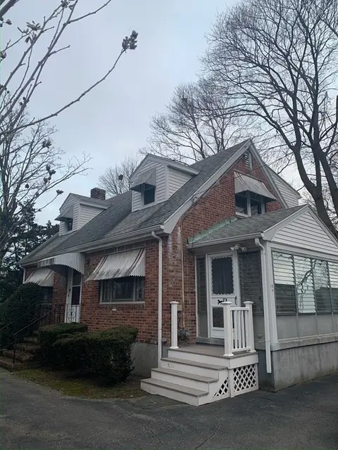 86-R Phipps St