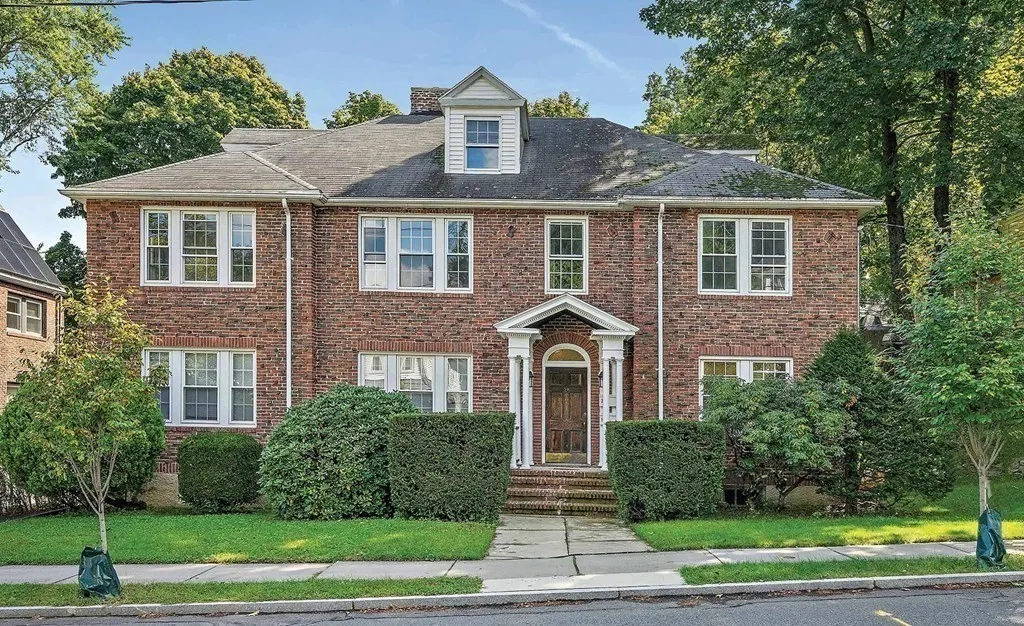 54 Crosby Rd #2, Newton