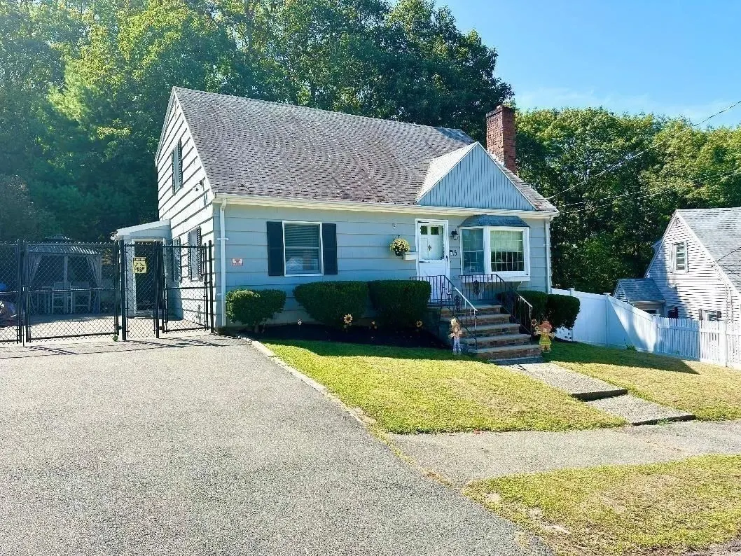 15 Cannon Rock Road, Lynn
