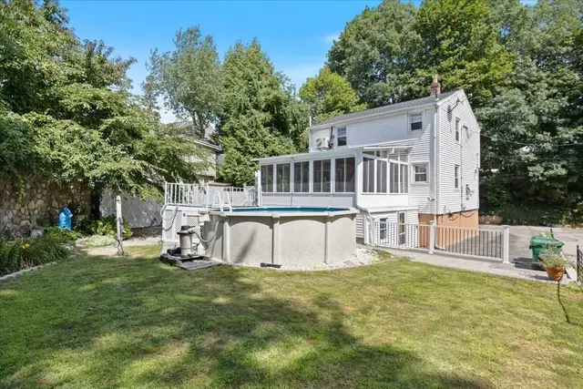 17 Saint Denis Ave