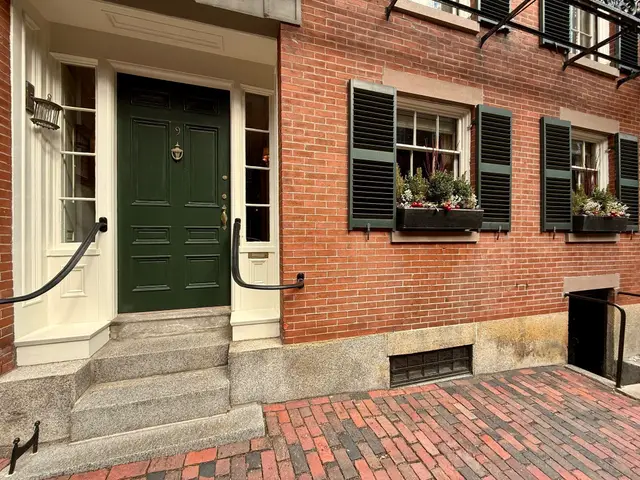 9 West Cedar St