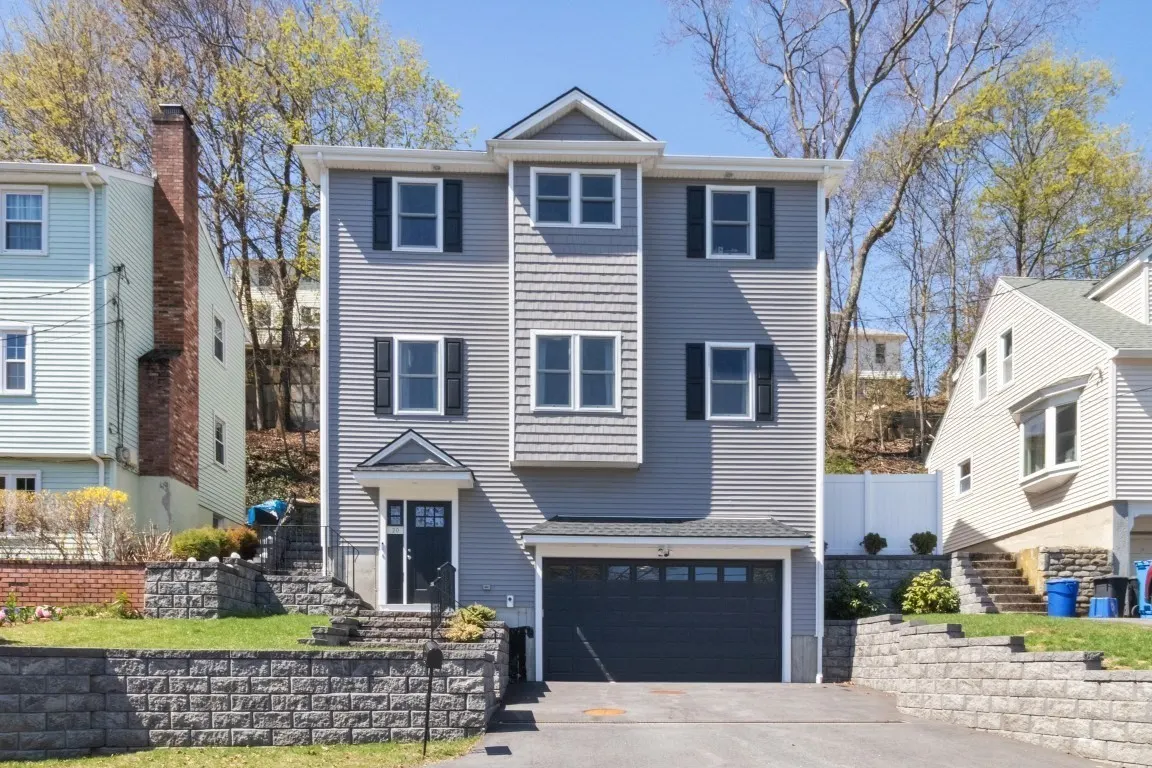 20 College Farm Rd, Waltham