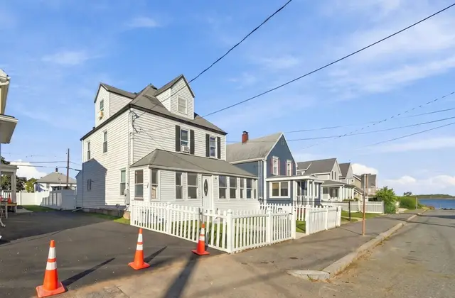 20 Bell St
