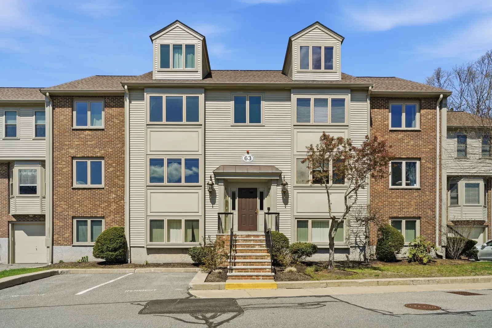 63 Maple St #F, Canton