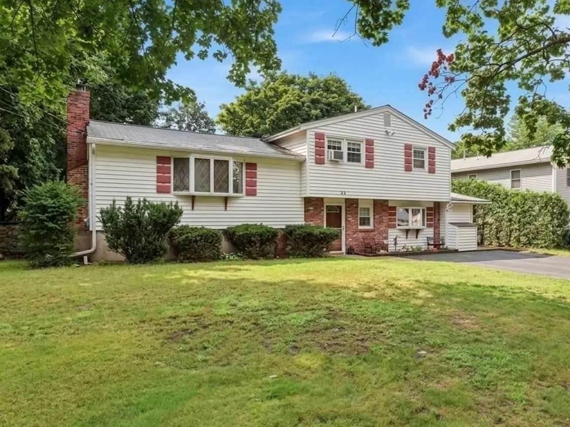 33 Rolling Ln, Hudson