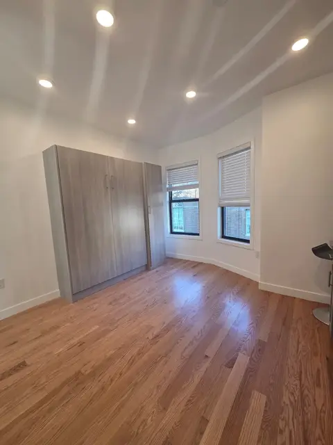 165 Hawthorne Street #202