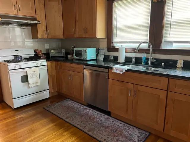 277 Lexington Street #1/F