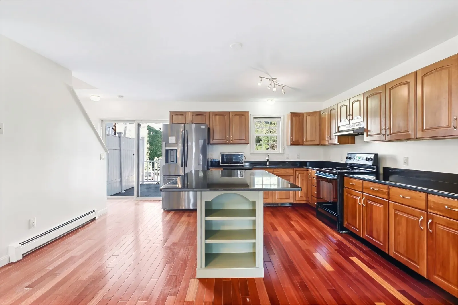 174 Everett St, Boston