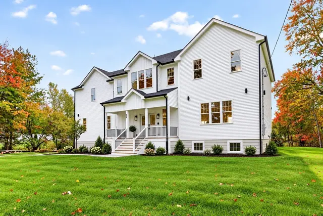 30 Mill St