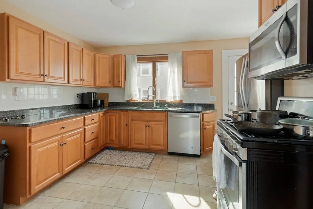 31-33 Underwood Ave #1, Newton