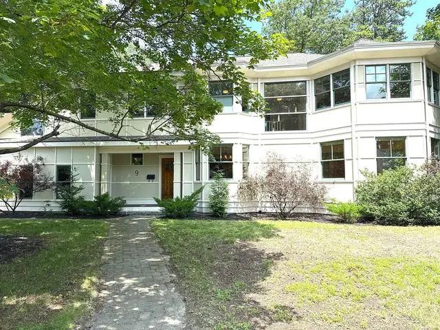 9 Sunny Knoll Ter