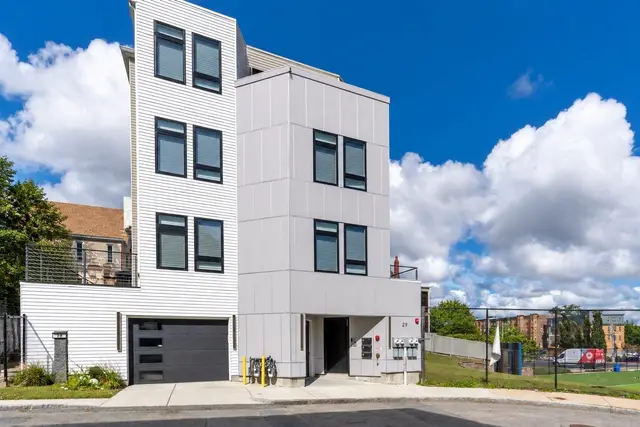 29 Woodford St #3