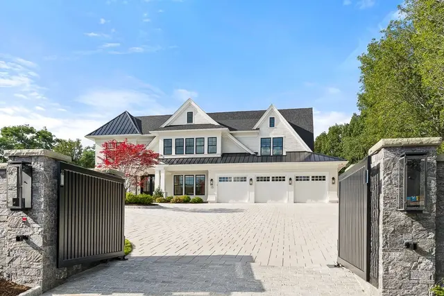 15 Vinson Circle