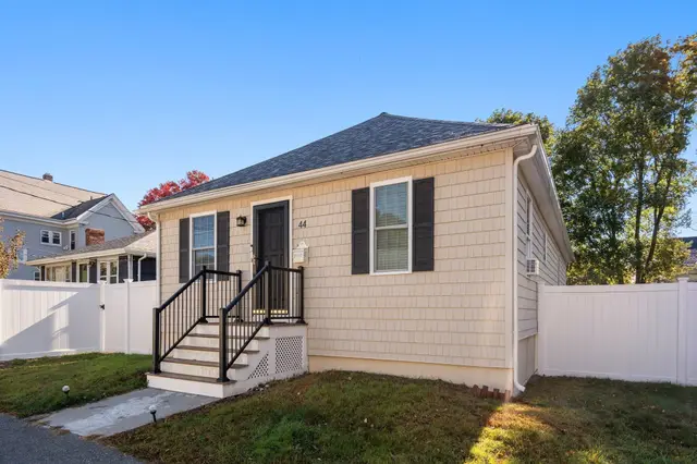 44 Holmes Rd
