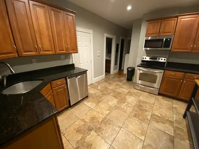422 Hanover Street #4