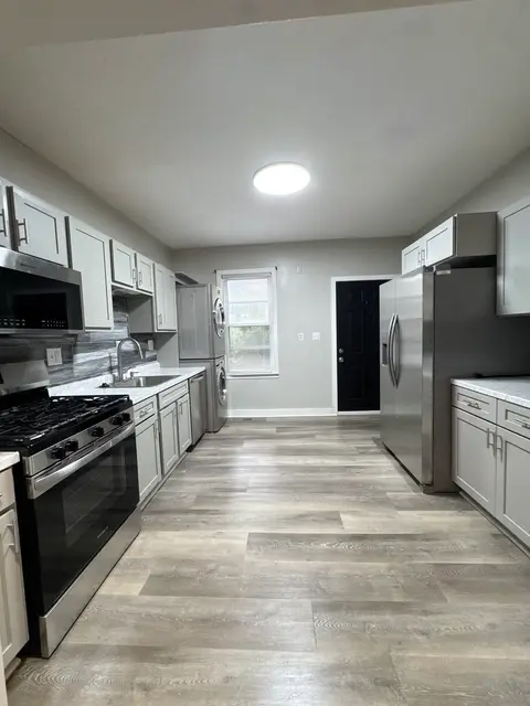 39 Oakwood St #1