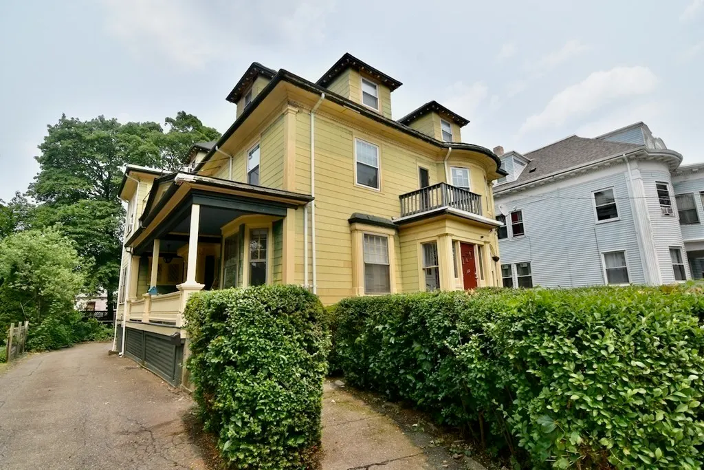 28 Brookledge #1, Boston
