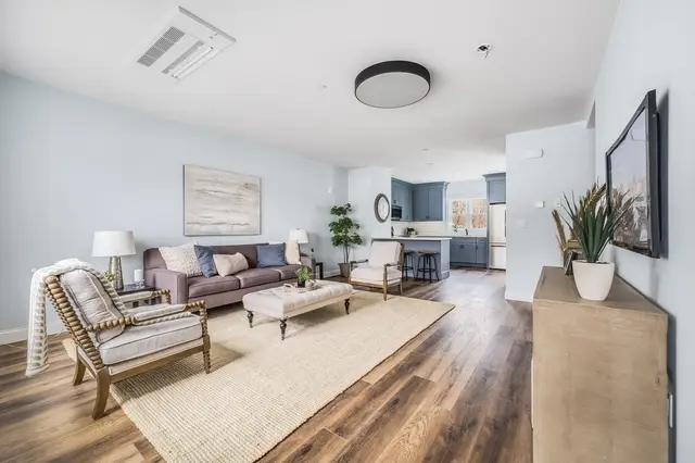 451 Essex St #4