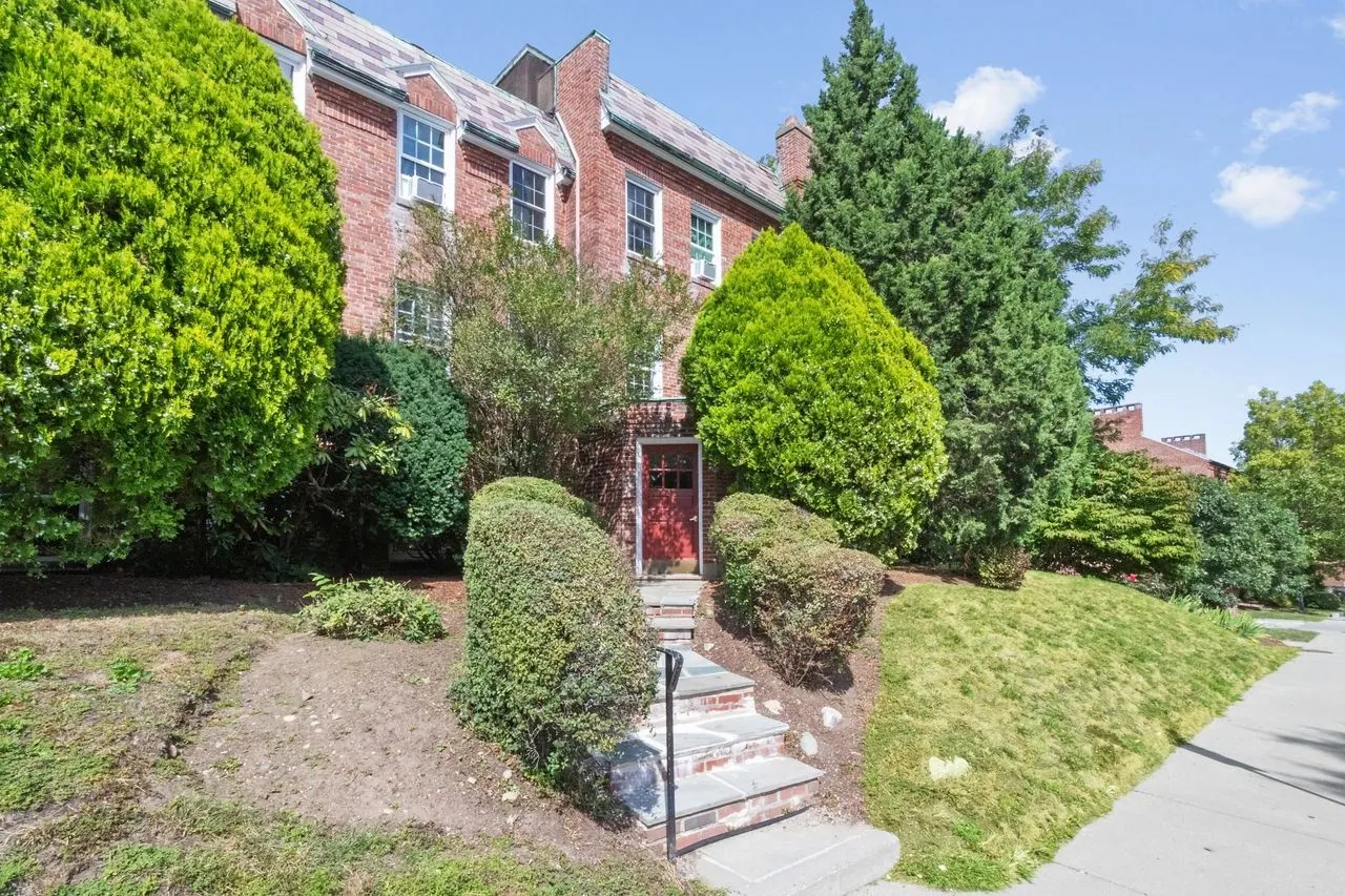 37 Commonwealth Ave #12, Newton