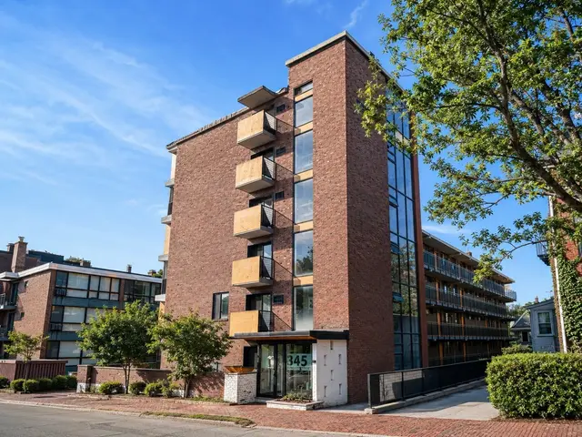 345 Harvard St #3B