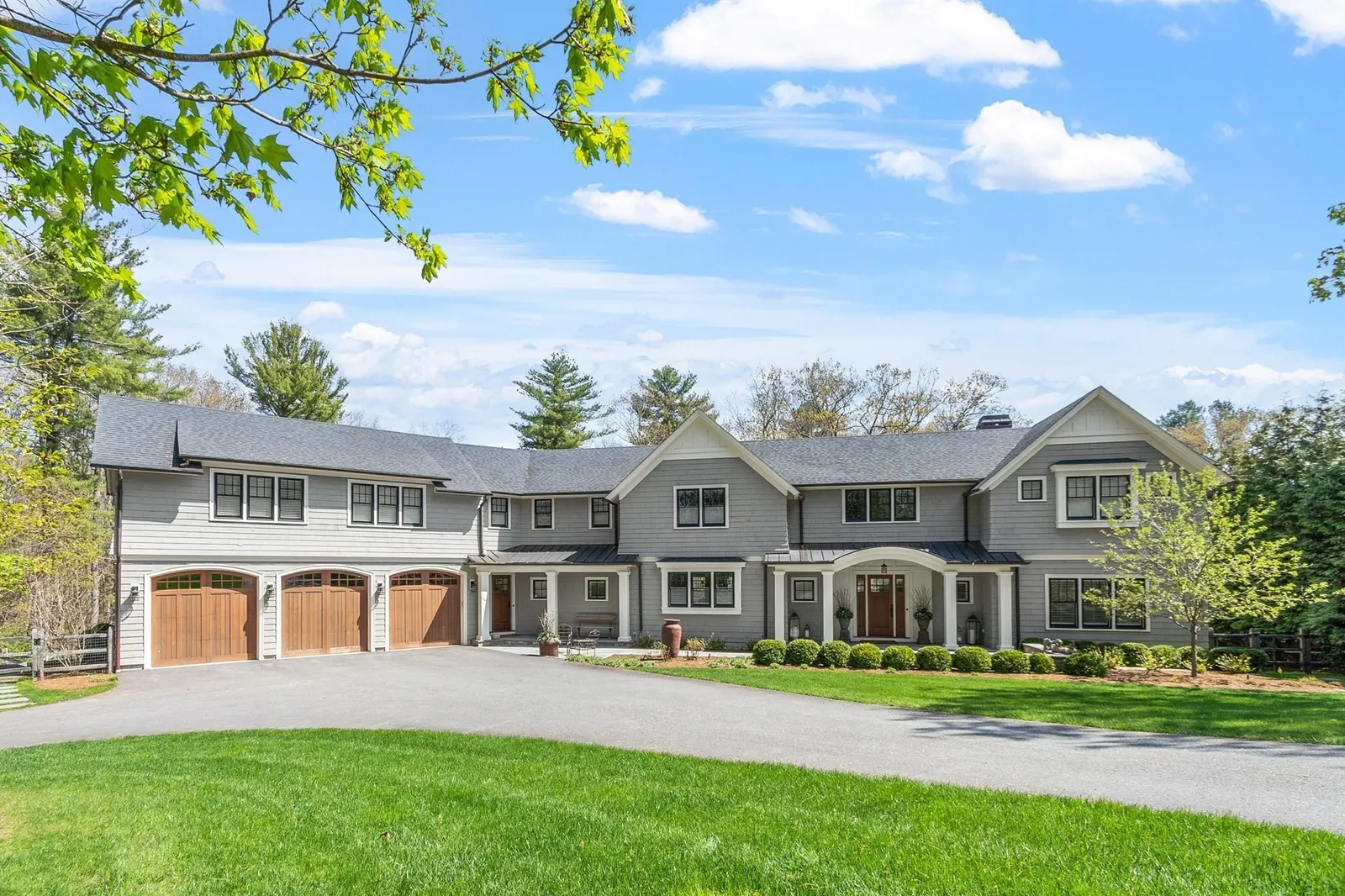 343 Nashawtuc Rd, Concord