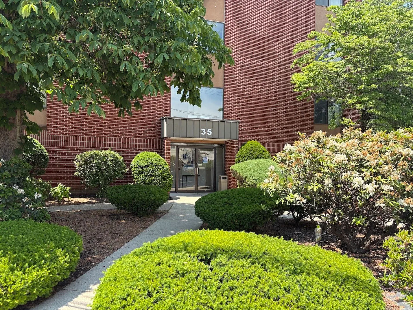 35 Highland Cir #101, Needham