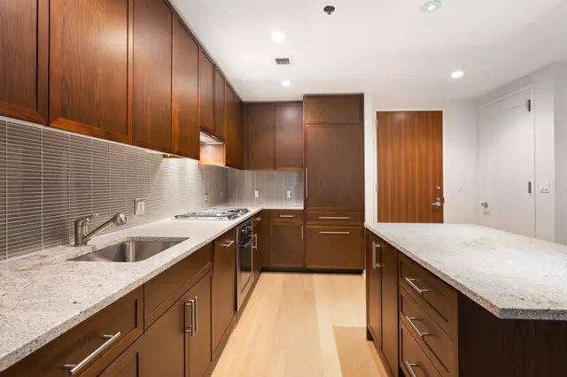 580 Washington #204