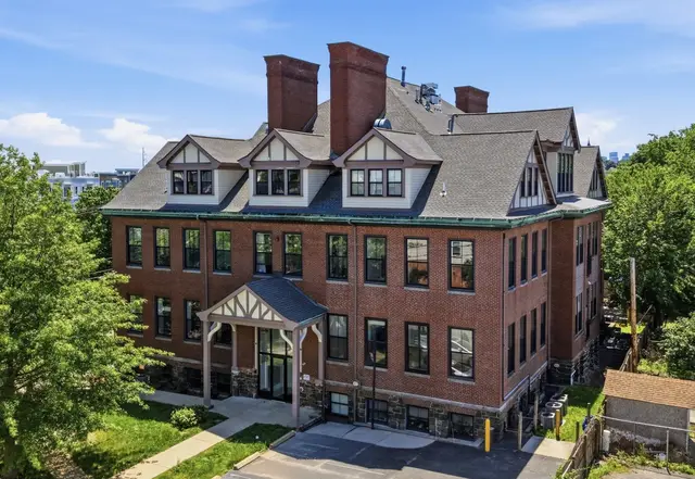 220 Spencer Ave #104
