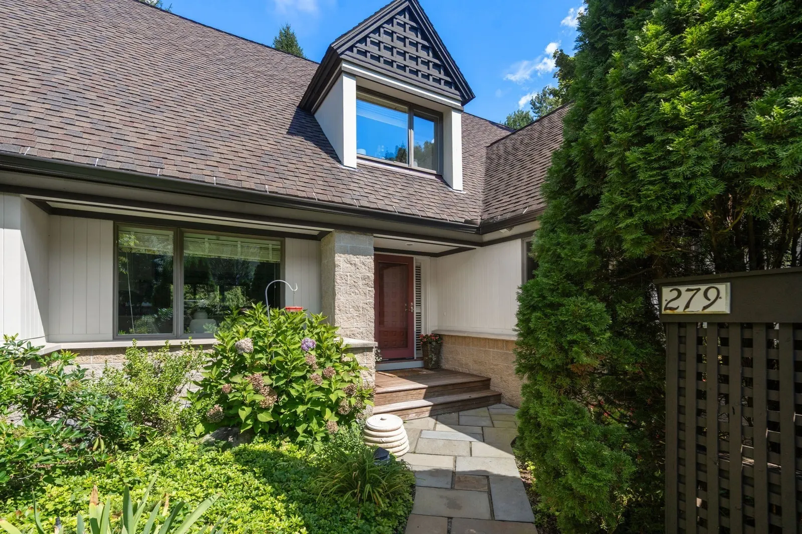 279 Nahanton St #279, Newton