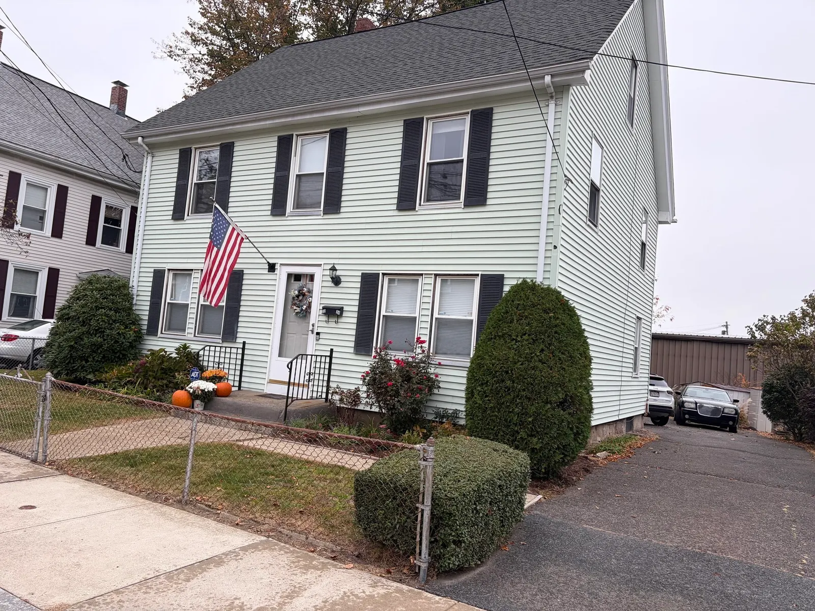 32 Oak Street, Waltham