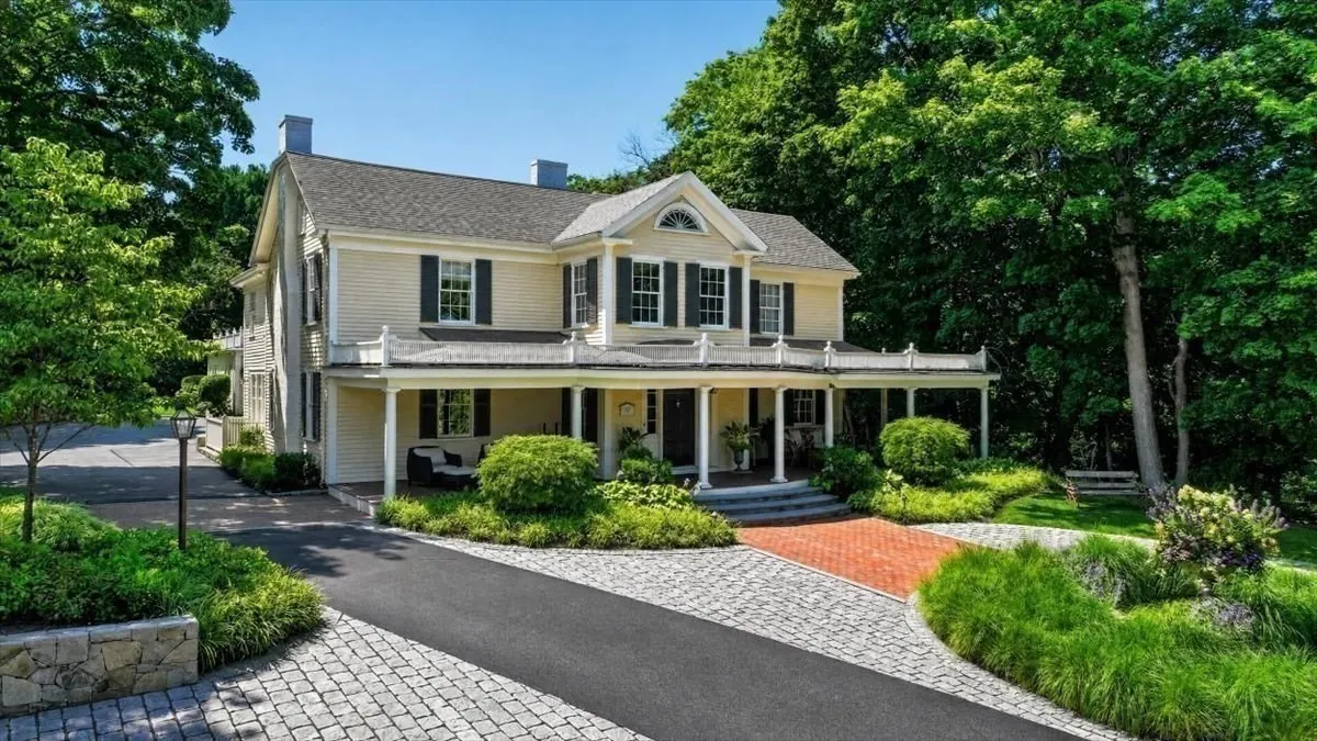 54 Lincoln Street, Hingham
