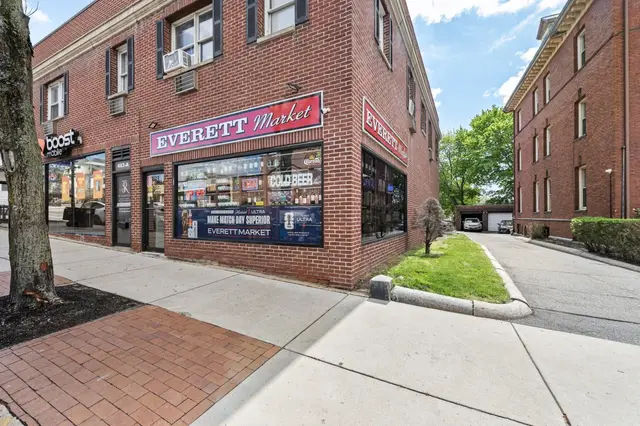 493 Broadway