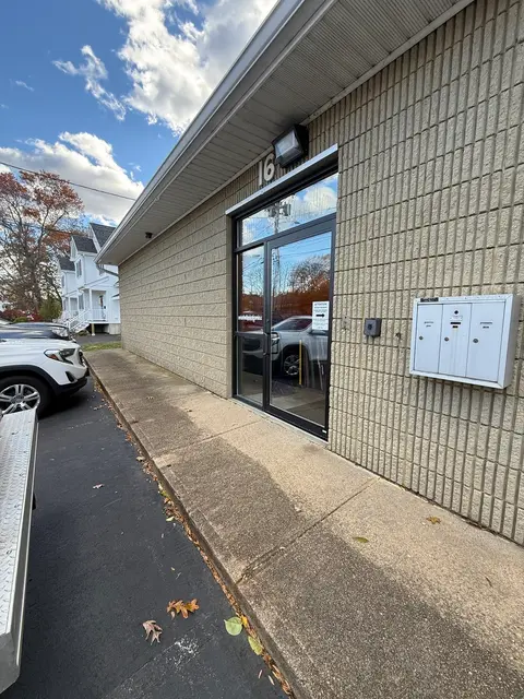 16 Railroad Ave