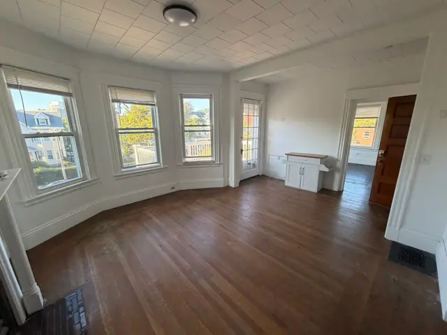 582 Cambridge St #2