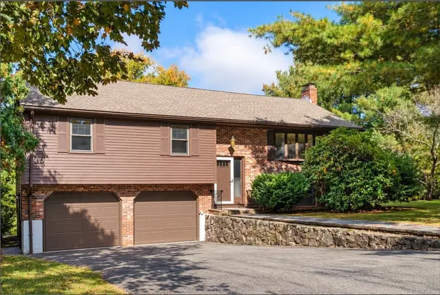6 Aricia Ln