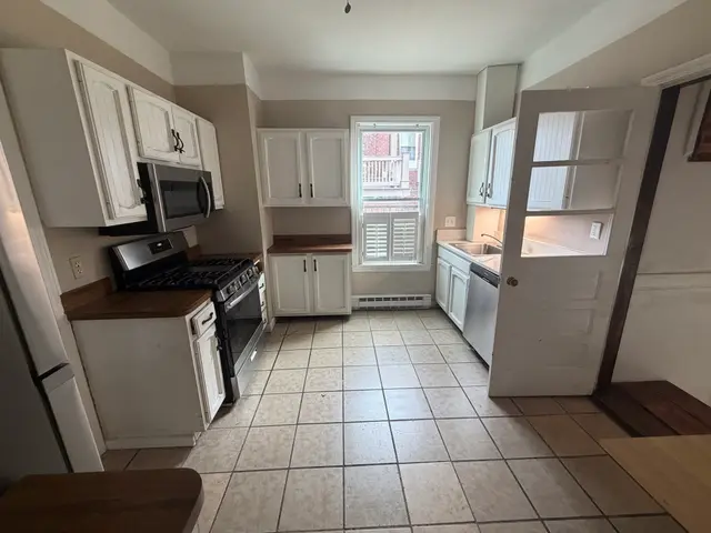 4 Barrett Ave #1