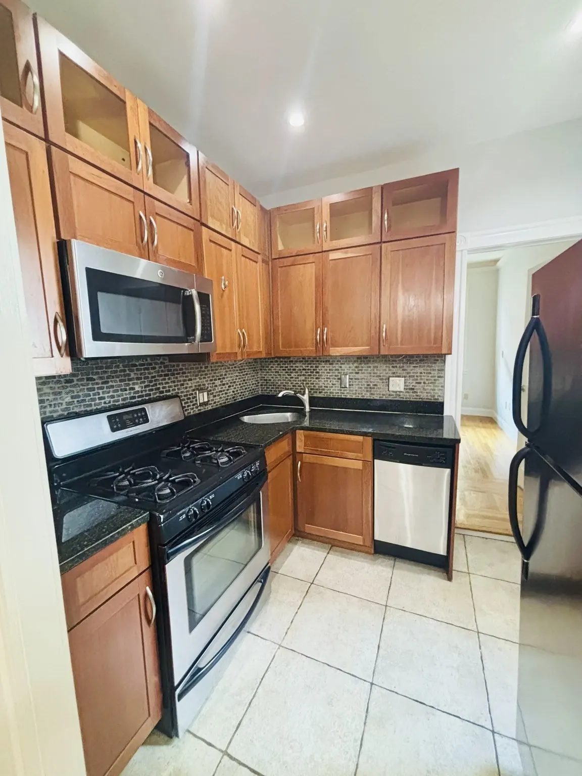 191 Maverick #1R, Boston